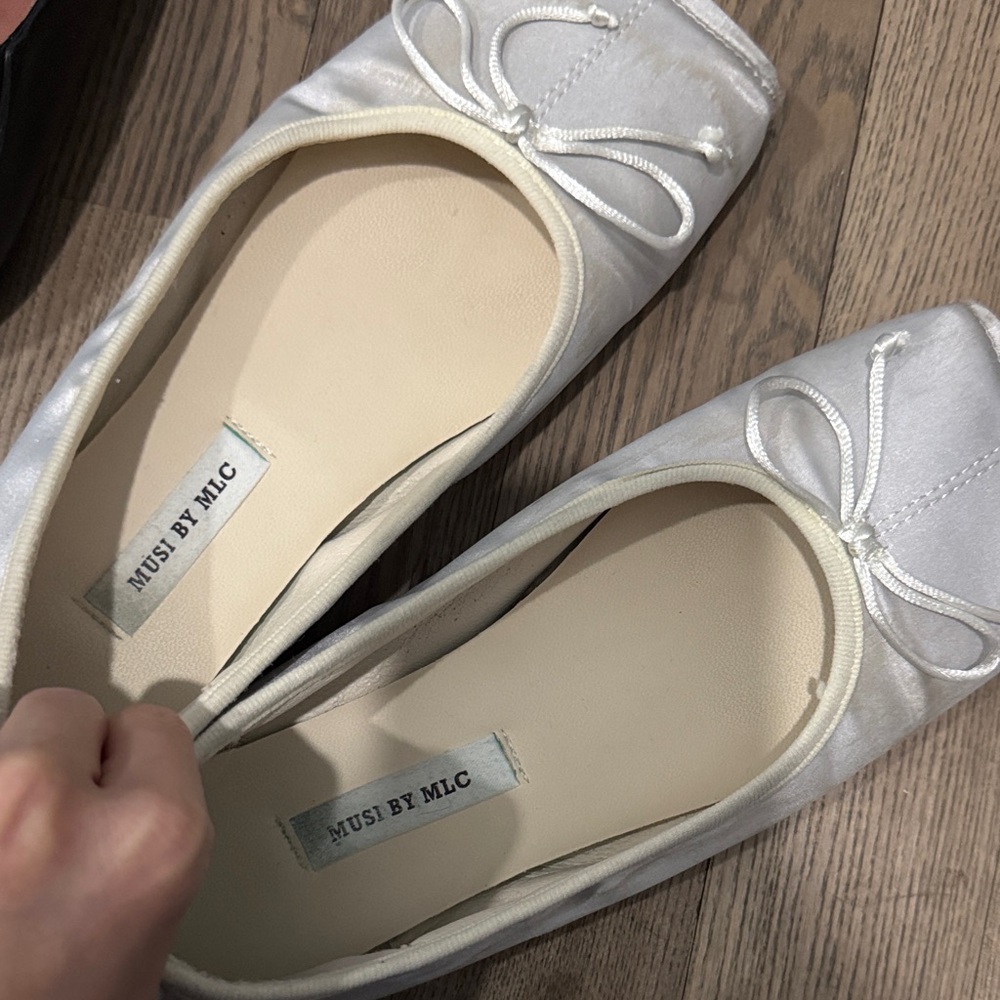 White Satin Ballet Flats with Bow – Elegant Minimalist Shoes – Size 7/37 - Picture 2 of 2